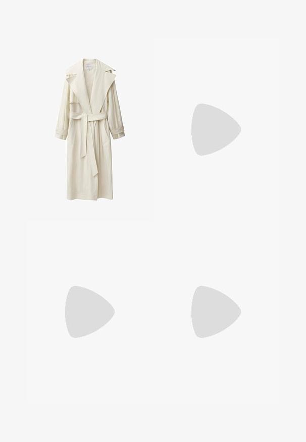 Elfenbensfärgad trenchcoat med en bred krage, långa ärmar, bälte och sidofickor. Tillverkad av lätt tyg med en texturerad yta.; Ljus beige kortärmad t-shirt med rund halsringning, tillverkad av mjuk, slät tyg. Har en avslappnad passform och rak nederkant.; Beige vida byxor i mjuk bomull, med bälte och sidofickor. Tyget har en slät textur med vikta manschetter.; Beiga slingback-skor med spetsig tå, glänsande lackfinish, medelhög blockklack och justerbar rem. Minimalistisk design med öppna sidor.