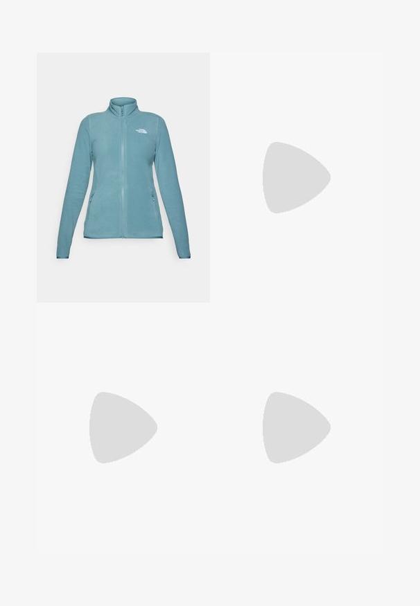 Šviesiai mėlynas fliso džemperis su aukštu apykakle, pilnu priekinio užtrauktuko uždarymu, dviem šoniniais kišenėmis ir baltu logotipu kairėje krūtinės pusėje. Minkšta tekstūra.; Juodas ilgomis rankovėmis medvilninis marškinėliai su apvali apykakle. Savybė - mažas baltas logotipas kairėje krūtinės pusėje. Paprastas dizainas ir pritaikymas.; Juodos nailoninės krovinių kelnės su reguliuojamais rankovėmis, daugybe kišenių ir logo ant dešinės kojos. Lygi, lengva tekstūra.; Bežinės ir kreminės spalvos sportinės bateliai su tekstūruoto tinklelio viršutine dalimi, palaikančiomis detalėmis ir guminiais padais, turinčiais raštą, užtikrinantį sukibimą.