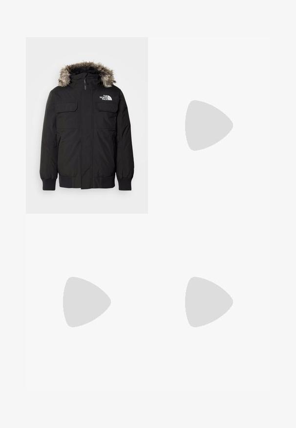 The North Face MCMURDO  - Daunenjacke - black; Schwarzes Baumwoll-T-Shirt mit kurzen Ärmeln, Rundhalsausschnitt und einem kleinen weißen Logo auf der linken Brust. Schlichtes Design, glatte Textur und lockere Passform.; Schwarze Sporthosen aus leichtem Stoff, mit einem Kordelzugbund, seitlichen Taschen und schmal zulaufenden Bündchen an den Knöcheln.; Schwarzer Outdoorsneaker mit einem Obermaterial aus Wildleder, strukturierter Gummisohle und robustem Schnürsystem. Verfügt über eine verstärkte Ferse und das Markenlogo an der Seite.