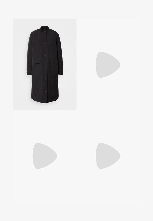 Svart lang frakk med rund hals, frontlommer med trykknapper, to lommer og strukturert stoff, med en rett silhuett.; Svart tanktopp laget av myk, elastisk stoff. Har rund halsutskjæring og brede skulderstropper, med en tettsittende silhuett og jevn tekstur.; Blomsterbroderi midi skjørt i krem; har lagd design med gjennomsiktige seksjoner, teksturert blonde og flared kant.; Sorte skinn ballet flats med spiss tå, justerbar stropp og lav hæl; glatt tekstur med minimalistisk design.