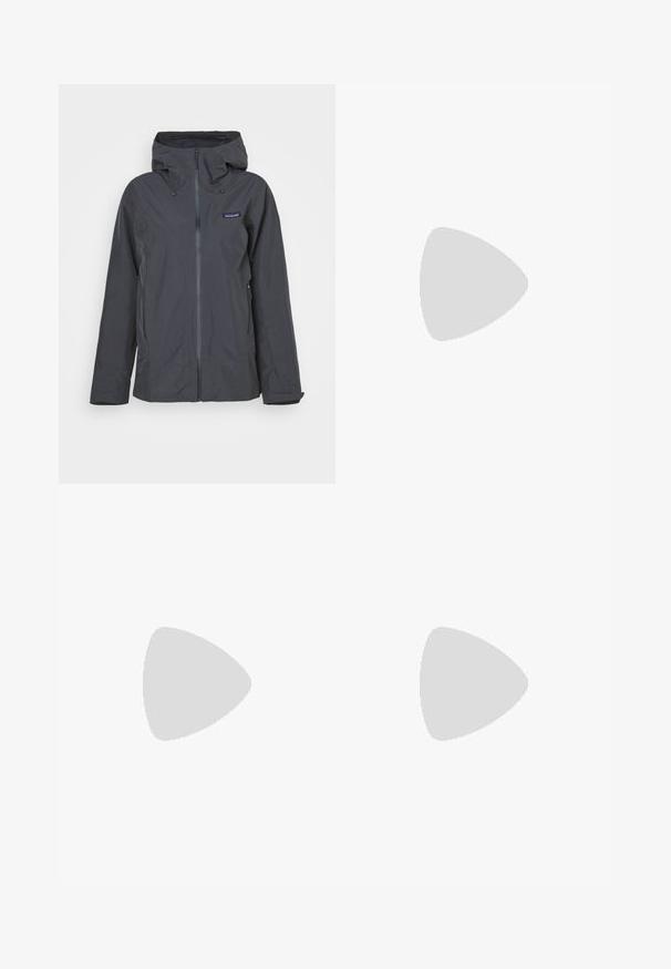 Patagonia STORM SHIFT - Slidinėjimo striukė - smolder blue; Juodas medvilninis marškinėliai su apvalia iškirpte ir trumpomis rankovėmis. Kairėje krūtinės pusėje yra baltas "Patagonia" logotipas.; Juodi leggingai su aukšta juosmeniu, raišteliu, lygiu paviršiumi ir prigludusia forma. Yra siuvimo detalės šonuose.; Juodas žygio botas su vidutinio aukščio dizainu, pasižymintis tekstūruota viršutine dalimi, pilkų akcentų ir patvaria guma padanga su sukibimo gumbais.