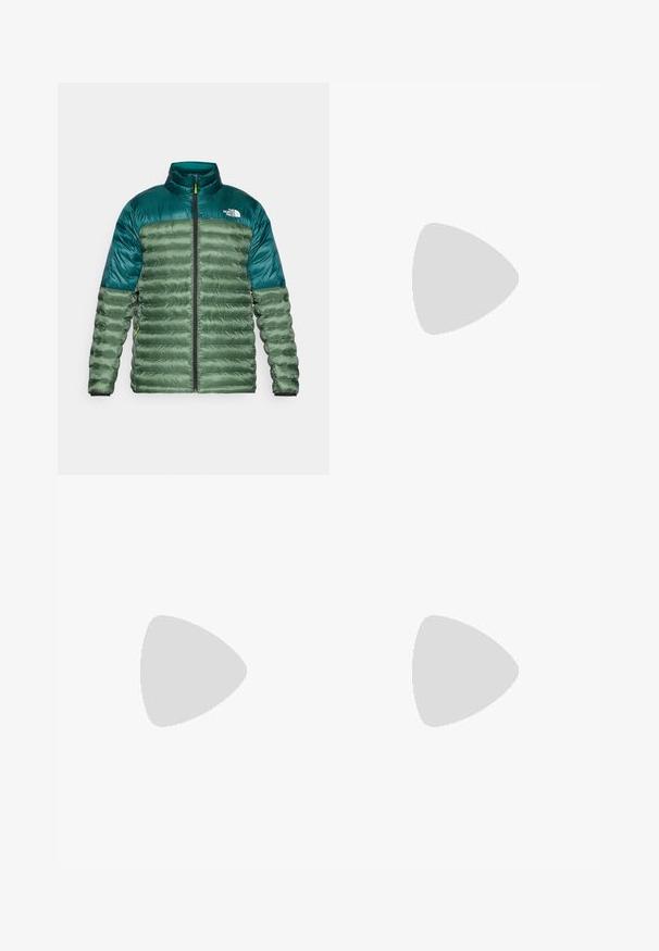 Zelená zateplená bunda s tmavě zelenou horní částí, předním zipem, stojatým límcem a nadýchaným prošívaným designem. Na hrudi je logo značky The North Face.; Černé tričko s krátkým rukávem vyrobené z lehkého materiálu. Má malé bílé logo na levé části hrudi a decentní akcenty na ramenech.; The North Face HORIZON PANT - Outdoorové kalhoty - black; Šedá a černá trailová běžecká obuv s texturovaným svrškem, viditelným šněrovacím systémem a robustní podešví. Obsahuje oranžové akcenty a branding.
