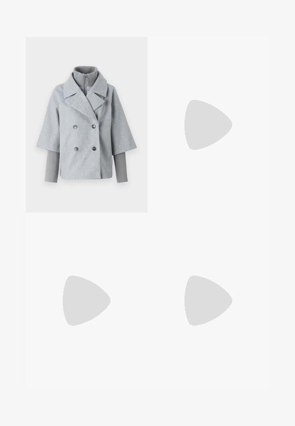 Veste grise à double boutonnage avec larges revers, manches courtes et col montant côtelé. Comprend deux boutons foncés et un tissu texturé.; Deux chemises à manches longues : une noire et une blanche. Les deux présentent un col rond, des manches raglan et un tissu doux en mélange de coton.; Pantalons larges noirs en velours doux, dotés d'une taille élastique et d'une texture lisse, sans détails ni motifs visibles.; Bottes noires à la cheville avec une finition brillante, bout carré, talon large et panneau élastique sur le côté. Assorties à un pantalon noir fuselé.