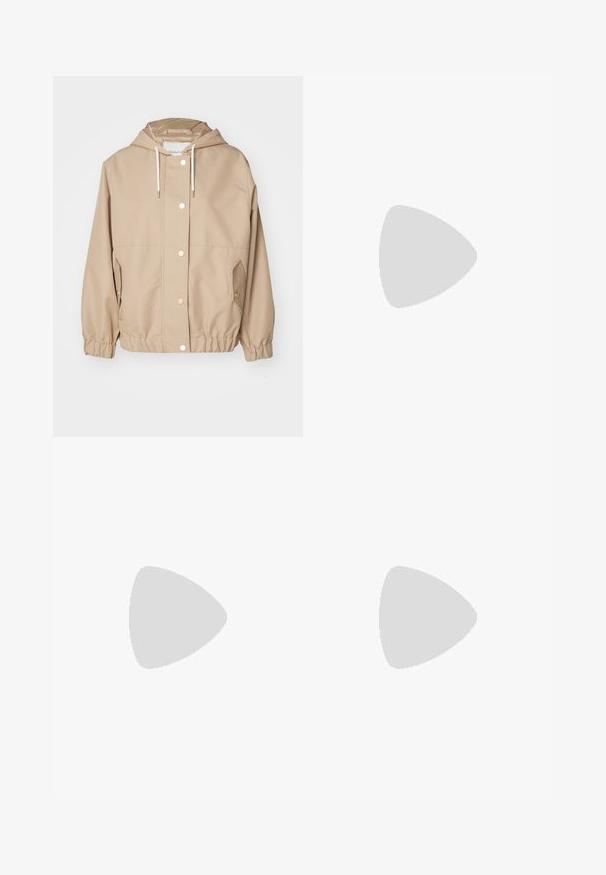 GANT LIGHT JACKET - Vasaras jaka - dark khaki; Melna kokvilnas T-kreklā ar apaļu apkakli, īsām piedurknēm un baltu uzdrukātu "Calvin Klein" logotipu un tekstu "Izveidots 1968".; Gaiši zilas džinsu bikses ar augstu jostasvietu, plats kāju griezumu, divām sānu kabatām un krokotā dizaina akcentiem. Mīksta tekstūra ar izdilušu apdari.; Melna, ar smailu purngalu, slingback kurpe ar zemu papēdi, izgatavota no gludas ādas materiāla un ar izgriezumiem sānos gaisa caurlaidībai.