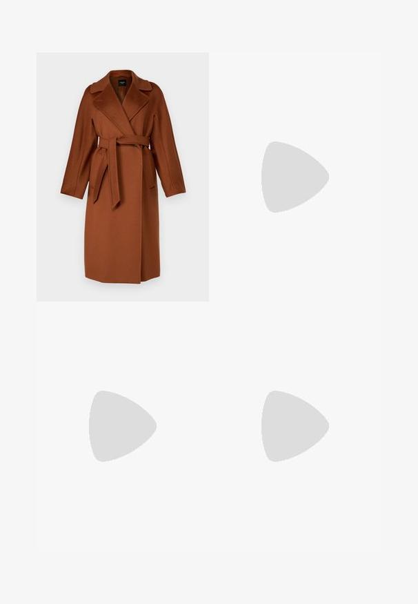 WEEKEND MaxMara RESINA - Classic coat - cuoio; White cotton t-shirt with short sleeves, round neckline, relaxed fit, and stitched hem. Label visible on the inside neck.; Black wide-leg trousers with a high waist, featuring front pleats, a smooth texture, and a tailored finish. Designed for a relaxed fit.; Black leather high heel shoe with a pointed toe and a round, balled heel. Smooth texture with a sleek, minimal design.