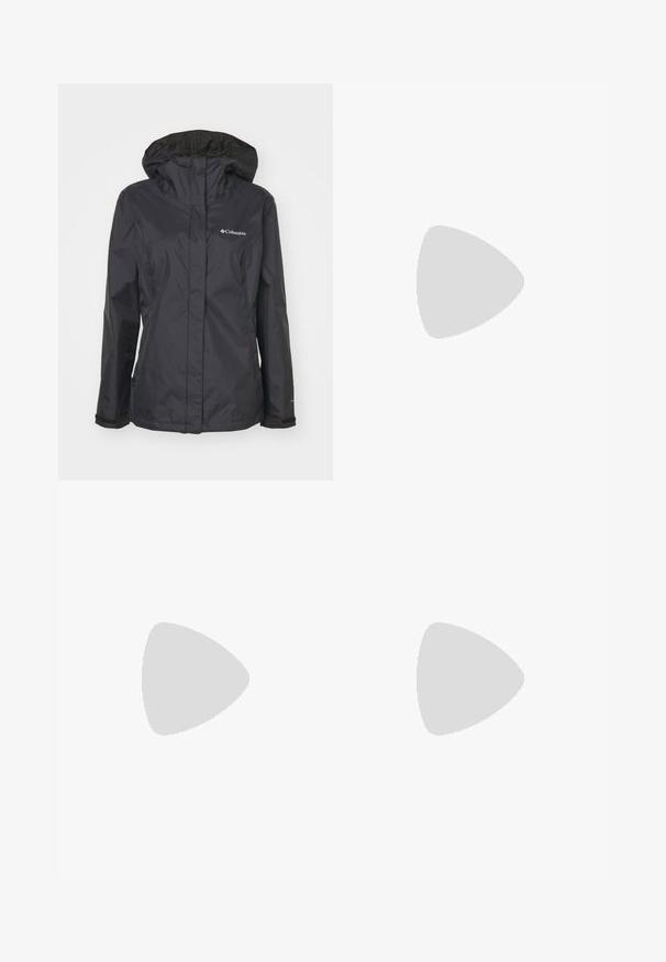 Columbia ARCADIA™ II JACKET - Regenjas - black; Grijze T-shirt met korte mouwen, gemaakt van zachte, vochtabsorberende stof. Heeft een ronde hals en een klein wit logo op de bovenste linkerzijde.; Zwarte hardloopshorts van een textuurstof, met een elastische tailleband en zijzakken; voorzien van een klein logo aan de voorkant.; Zwarte wandelschoen met een mid-top ontwerp, voorzien van een gestructureerde bovenkant, grijze accenten en een duurzame rubberen zool met gripnoppen.