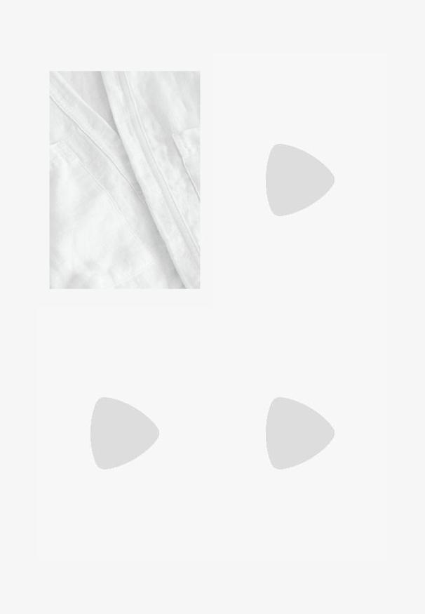 Valge linane kangas pehme ja tekstuurse viimistlusega. Omab nähtavaid õmblusi ja tasku detaili, edastades kerge ja hingava disaini.; Pikad varrukad ja kõrge kaelusega t-särk heleda beeži värviga. Valmistatud pehmest, elastse kangaga, millel on lõdvestatud lõige ja voltidega kaelus.; Heledad sinine teksariidest laiad püksid, kõrge vöökoht, pleekinud alad, viis taskut ja kontrastne õmblus. Klassikaline nööp ja tõmblukk.; Beesek patentnaha slingback kontsad 5 cm kontsaga, millel on terav nina ja lõigatud külgedega ning õhuke pahkluu rihm.; Kilpkonnakilbi stiilis prillid piklik-ovaalsete läätsede, pruunika tooniga, kuldsete logo aktsentidega templitel ja elegantsed mustad varred.; Mustmustas mustkonnaga tekstuuriga käekott, millel on kaks käepidet ja lukuga sulgur. Kott on ristküliku kujuga ja läikiv pind.