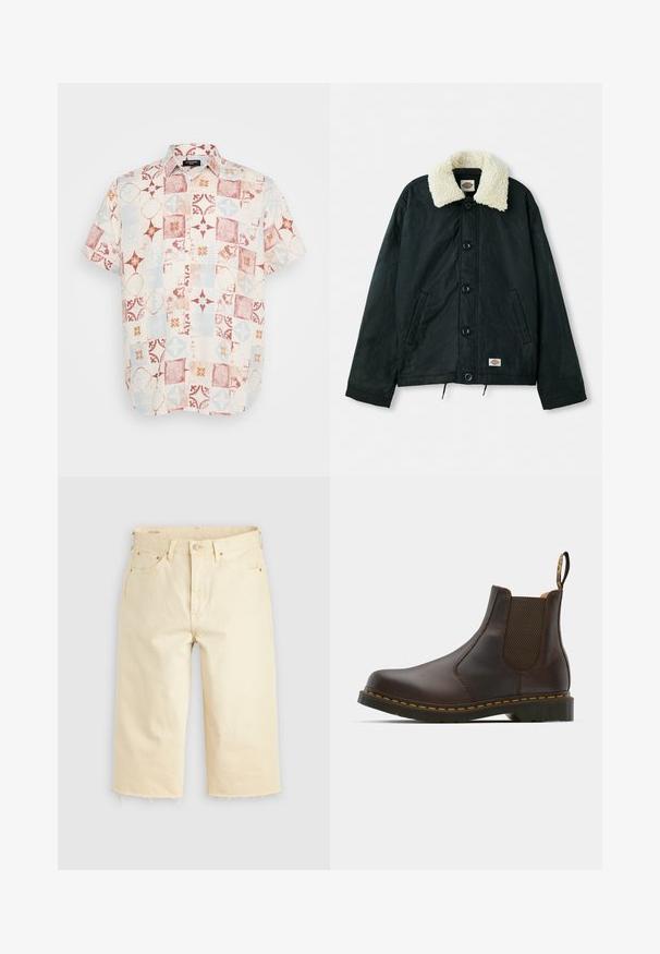 Svart jakke med en kremfarget faux shearling-krage, frontknapper, sidelommer og snøring nederst. Merke på venstre side.; Kortermet skjorte med knapper i lett stoff som har et patchworkdesign med røde, blå og kremfargede geometriske mønstre.; Beige denimshorts med høy livlinje, vide ben, frynset kant, foran og bak lommer, og kobberfarget metalltilbehør.; Brune lær Chelsea støvle med elastiske sidepaneler, teksturert hæl og kontrastfarget gul søm. Har en løfletapp for enkel påkledning.