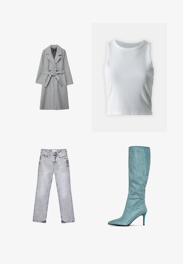 Šedý kabát z vlněné směsi s dvojitým zapínáním, velkými reverzy, páskem v pase a bočními kapsami. Má jemnou texturu a vytvarovaný střih.; Bílý žebrovaný tílko s kulatým výstřihem a bezramínkovým designem, s rovnými lemy a hladkou, elastickou strukturou.; Šedé džíny z denimu se střihy rovnými nohavicemi, s poškozenou úpravou, pěti kapsami a měděnými nýtky. Pasová část obsahuje logo štítek.; Smaragdově zelené kozačky po kolena s špičatou špičkou, pokryté třpytivými kamínky, a štíhlým jehlovým podpatkem. Hladká textura s těsným střihem.