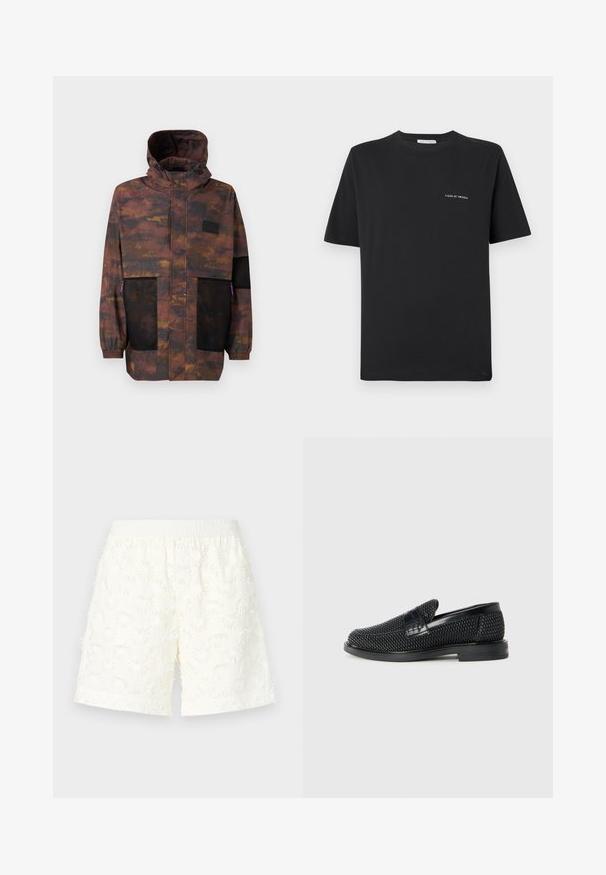 Vandeniui atsparus švarkas rudo ir juodo kamufliažo raštu. Yra tinkliniai kišenės ir raištelio gobtuvas. Lengvas, su elastingomis rankovėmis.; Juoda medvilnės marškinėliai su apvaliu kaklu, trumpomis rankovėmis ir mažu baltu „TIGER OF SWEDEN“ logotipu krūtinėje. Klasikinis siluetas.; Balti šortai su tekstūruotu gėlių raštu, elastinga juosta ir nusidėvėjusiais pakraščiais. Pagaminti iš lengvos medžiagos, tinkami šiltam orui.; Juodas pintas slip-on tipo batelis su lygiu odiniu akcentu viršuje, apvalios nosies dizainas ir žemas guminis padas.