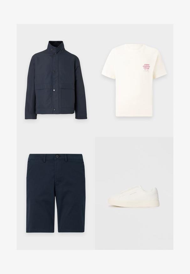 Mornarsko plava vodootporna jakna s visokim ovratnikom, kopčama na dugme i dva prednja džepa. Izrađena od izdržljivog materijala s glatkom teksturom.; Bijela kratka majica s kratkim rukavima s crvenim natpisom "Studio Originals Edition" na lijevoj strani grudi, prikazana na neutralnoj sivoj pozadini.; Tamno plavi šorc izrađen od mješavine pamuka, s kopčanjem na gumba, petljama za remen i ravnim rubom s minimalnim detaljima.; Bijele slip-on tenisice s teksturiranom površinom, debelim đonom i minimalističkim dizajnom. Sadrže logo branda sa strane.