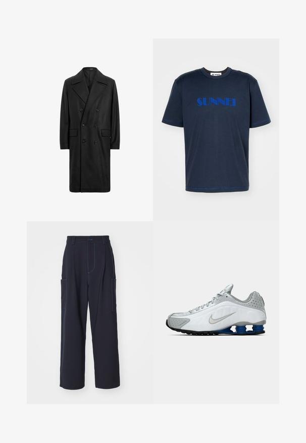 Dwurzędowy czarny płaszcz z wełny, z szerokimi klapami, dwoma bocznymi kieszeniami oraz gładkim, teksturowanym wykończeniem. Długie rękawy i długość do kolan.; Granatowa bawełniana koszulka z krótkim rękawem i okrągłym dekoltem. Na środku znajduje się niebieskie logo "SUNNEI". Szczegóły w kontrastowym szyciu.; Granatowe spodnie cargo z niebieskimi szwami, elastycznym pasem, dwoma bocznymi kieszeniami, prostym krojem nogawki i miękką teksturą materiału.; Białe i szare buty do biegania Nike z srebrnym logo, niebieskimi, sprężynowymi podeszwami oraz czarnym bieżnikiem na jednolitym tle.