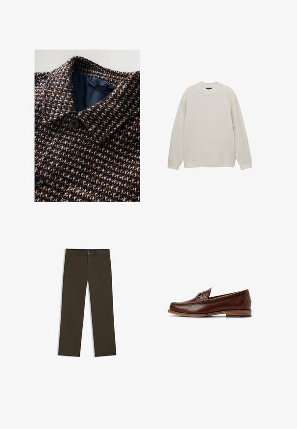 Geweven buitenjas met een textuur van marineblauw, bruin en wit, grote kraag en een zwarte knop nabij de hals.; Lichtgrijze gebreide trui met een ronde hals, lange mouwen, ribbelstructuur en aansluitende boorden. Eenvoudig ontwerp zonder zichtbare logo's of patronen.; Donkerbruine rechte broek met taillebandlussen, knoop- en ritssluiting aan de voorkant, en schuine zijzakken, weergegeven op een witte achtergrond.; Bruine leren instappers met een gevlochten detail en een gouden accent. Platte houten hiel met een zwarte rubberen grip. Gladde textuur, klassiek ontwerp.