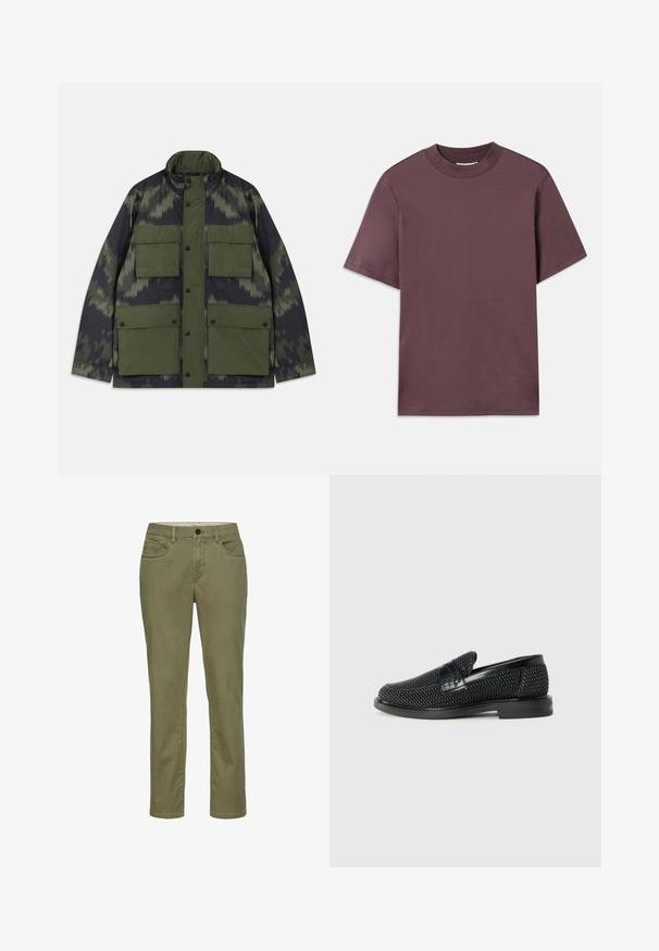 Tarnmuster-Jacke mit hohem Kragen, mehreren großen Fronttaschen und einem Knopfverschluss, aus wasserabweisendem Material gefertigt.; Kurzeärmliges T-Shirt mit Rundhalsausschnitt in dunklem Mauve, aus weicher Baumwolle. Minimalistisches Branding in passender Farbe auf der Vorderseite.; Olivgrüne, gerade geschnittene Hosen aus einem Baumwollmix. Mit einer Vorderknopfverschluss, fünf Taschen und kontrastierenden Nähten.; Schwarzer geflochtener Slipper mit einem glatten Lederakzent im Obermaterial, einem runden Zehendesign und einer flachen Gummisohle.