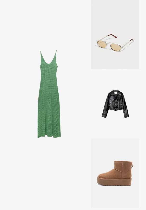 Czarna, krótka skórzana kurtka motocyklowa z asymetrycznym zamkiem błyskawicznym z przodu, zatrzaskami i czterema zamkami. Posiada regulowany pasek w talii.; Zielona, dzianinowa sukienka midi z dekoltem w serek, ozdobiona fakturowanym wzorem diamentowym i cienkimi ramiączkami, zwężająca się ku dołowi.; Beżowe zamszowe botki za kostkę z platformą, zaokrąglonym noskiem i akcentami w postaci przeszyć; posiadają pętelkę z tyłu dla ułatwienia zakładania.; Metalowe okulary przeciwsłoneczne z ovalnymi, jasno brązowymi szkłami. Smukła srebrna oprawa z teksturowymi akcentami i czerwonobrązowymi końcówkami na zausznikach.