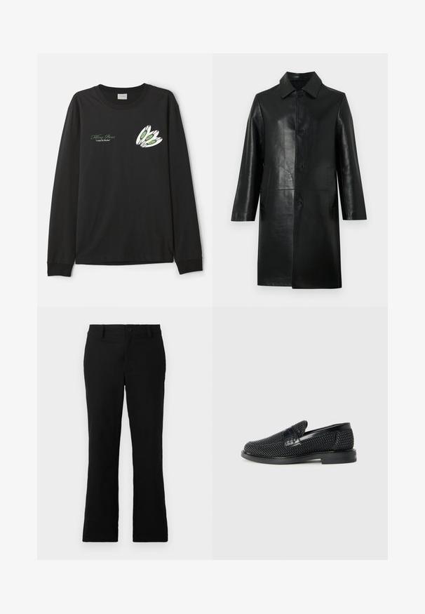 Zwarte leren jas tot op de knieën met lange mouwen, puntige kraag, knopen aan de voorkant en zijzakken op een effen lichte achtergrond.; Zwarte langslavige t-shirt van katoen, met een grafisch ontwerp van drie witte veren met groene en rode accenten op de linkerborst.; Zwarte uitlopende broek van een katoenmix, voorzien van een knoopsluiting, riemlussen en een gladde textuur zonder zichtbare patronen.; Zwartegeweven instap schoenen met een glad leren accent aan de bovenkant, een ronde neusontwerp en een laag profiel rubberen zool.