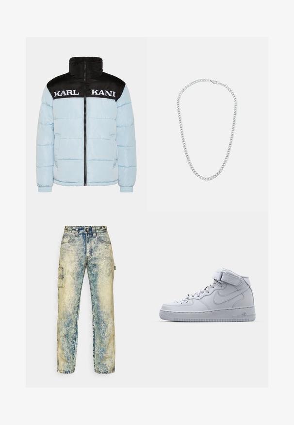 Svetlomodrá puff jacket s čiernym zipsom na golieri a rukávoch. Vlastnosti veľkého bieleho textu "KARL KANI" naprieč hrudníkom. Textúrovaný dizajn.; Čierne bavlnené tričko s krátkymi rukávmi, okrúhlym výstrihom a bielym podpisovým logom potlačeným na prednej strane. Hladká textura a voľný strih.; Voľné cargo nohavice z vyblednutého modrého denimu, s viacerými vreckami, viditeľným šitím a opotrebovanou textúrou so svetlými záhybmi.; Vysoké šedé tenisky Nike Air Force 1 s koženým zvrškom, polstrovaným golierom a suchým zipsom. Ikonický dizajn má perforovanú špičku.; Strieborný kovový náhrdelník z retiazky s prepojenými článkami a bezpečnou sponou, hladký povrch, rovnomerný finiš a klasický dizajn.