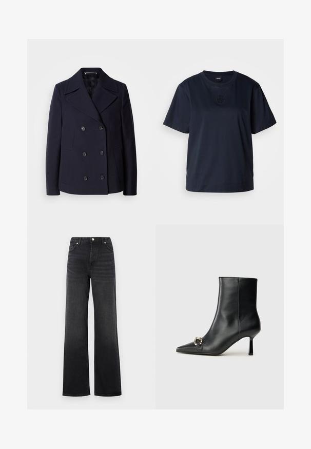 Abrigo de lana marino tipo pea coat con diseño de doble botonadura, grandes solapas muescas, botones negros y bolsillos laterales. Textura suave y corte ajustado.; Camiseta de manga corta azul marino hecha de algodón suave. Presenta un cuello redondeado y un sutil logo bordado en el pecho.; Vaqueros negros de tiro alto y pernera ancha con cierre de botón y bolsillos frontales, mostrando un ligero desgastado en los muslos.; Botín negro de cuero hasta el tobillo con punta afilada, tacón delgado de altura media y detalle de hebilla plateada en el lateral, sobre un fondo liso.
