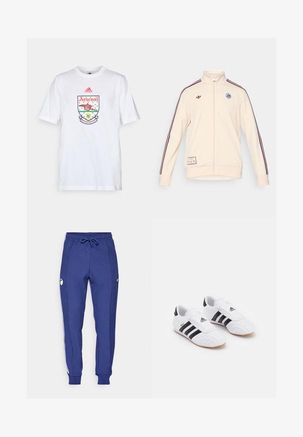 adidas Originals AJAX ICON TRACK TOP - Echipament cluburi fotbal - halo ivory; adidas Performance ARSENAL FC TEE 92-94 - Echipament cluburi fotbal - white; Pantaloni de trening bleumarin din material moale, cu dungi albe pe laterale, talie elastică cu șnur și detaliu cu logo pe piciorul stâng.; Încălțăminte sport albă cu dungi negre, având o textură asemănătoare unui suede, vârful rotund și o curea de Velcro. Talpa din cauciuc oferă tracțiune.