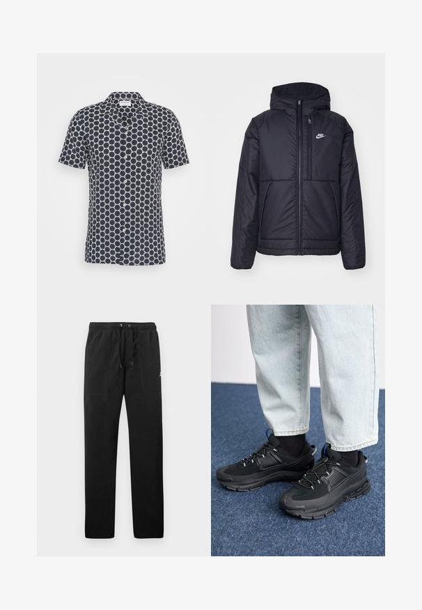 Svart, polstret Nike-jakke med frontglidelås og hette. Har en hvit logo på venstre bryst og doble frontlommer. Glatt ytterside.; Mørkeblå kortermet skjorte med et sirkulært mønster i hvitt, med knapplukking foran og en myk tekstur.; Sorte joggebukser laget av fleece, med elastisk liv med snøring, to frontlommer og en liten logo på låret.; Svarte sportssko med teksturert stoff og gummisåler, med elastiske lisser og en blå detalj på hælen. Brukt med lyse denimbukser.