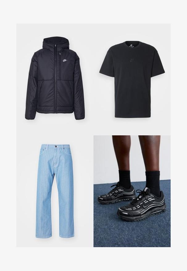 Černá zateplená bunda Nike s předním zipem a kapucí. Na levé straně hrudi má bílé logo a dvojité přední kapsy. Hladký povrch.; Černé bavlněné tričko Nike s klasickým kulatým výstřihem, krátkými rukávy a decentně vyraženým logem na hrudi. Hladký povrch.; Světle modré džíny z denimu s vertikálním pruhovaným vzorem, rovný střih nohavic, zapínání na knoflík a bílé švy.; Černé boty Nike mají síťovanou horní část s akcentovými pruhy, texturované šněrování a černou gumovou podrážku. Nosené s černými žebrovanými ponožkami.