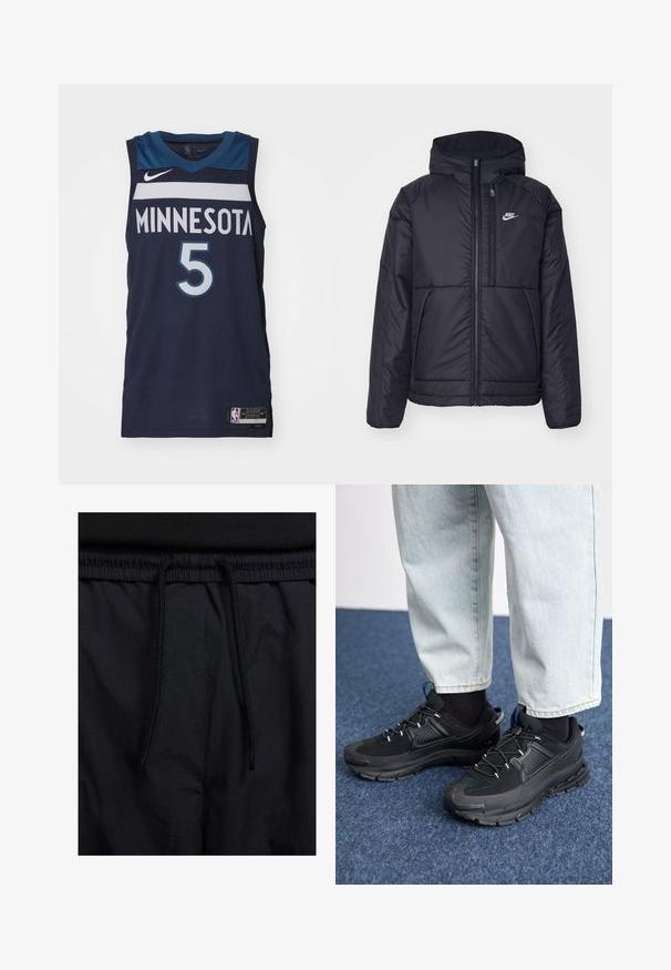 Svart, polstret Nike-jakke med frontglidelås og hette. Har en hvit logo på venstre bryst og doble frontlommer. Glatt ytterside.; Nike Performance MINNESOTA TIMBERWOLVES ANTHONY EDWARDS - Klubbklær - college navy; Sorte shorts med snor i livet, lett stoff med en jevn tekstur, og et enkelt design uten synlige logoer eller mønstre.; Svarte sportssko med teksturert stoff og gummisåler, med elastiske lisser og en blå detalj på hælen. Brukt med lyse denimbukser.