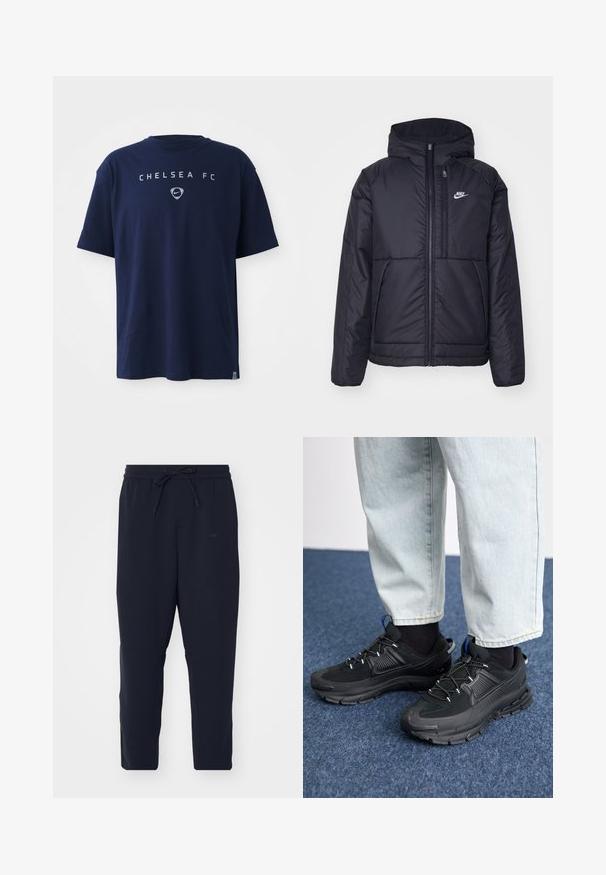 Giacca Nike nera, imbottita, con zip frontale e cappuccio. Presenta un logo bianco sul lato sinistro del petto e doppie tasche frontali. Texture esterna liscia.; Maglietta a maniche corte blu navy con "CHELSEA FC" e logo Nike stampati sul petto, esposta su uno sfondo bianco.; Pantaloni jogger blu navy realizzati in un morbido tessuto, dotati di cintura elastica con cordino, gambe affusolate e tasche laterali.; Scarpe sportive nere con tessuto testurizzato e suole in gomma, dotate di lacci elastici e un accento blu sul tallone. Indossate con pantaloni in denim chiaro.