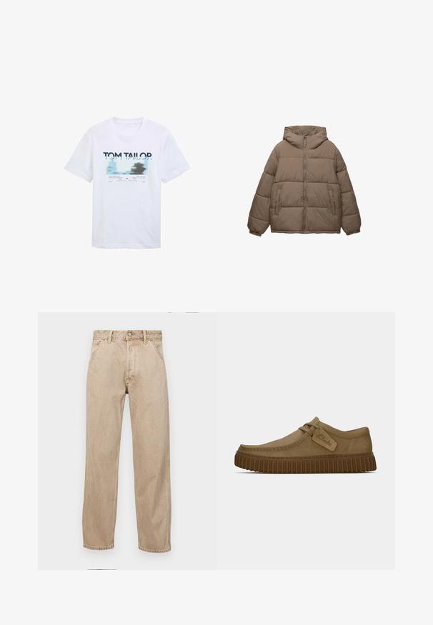 Padded jakna boje taupe s prednjim zatvaračem, pričvršćenim kapuljačom, elastičnim manžetama i dva bočna džepa na zatvarač, prikazana na bijeloj pozadini.; Bijela pamučna majica s plavim i crnim grafičkim printom i natpisom. Kratki rukavi i okrugli izrez, ležeran kroj.; Bež teksas traperice ravnog kroja, s prednjim džepovima, metalnim zakopčavanjem i suptilnom teksturom.; Svijetlosmeđi nubuk cipele s okruglim vrhom, šavovima detaljima i rebrastom smeškom gumom. Ima bočnu oznaku s "Clarks" logotipom.
