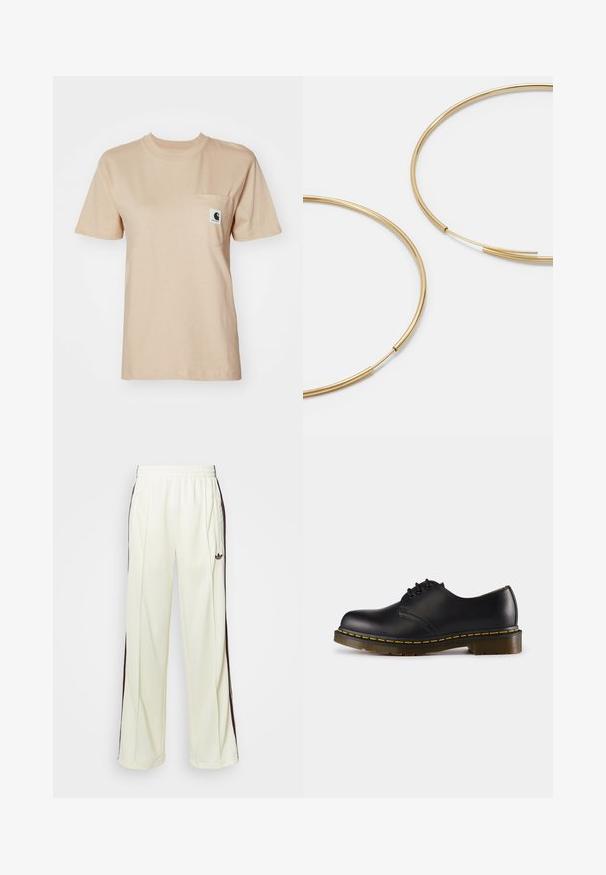 Must must ümber lõikega must jakk, mis on valmistatud vastupidavast kangast. Omab klassikalist kraed, hõbedasi tõmblukke, kahte esist taskut ja reguleeritavat nööriga hemmi.; Beež puuvillane T-särk ümmarguse kaelusega, lühikeste varrukatega ning rinnaosal tasku, millel on väike logo silt. Sujuv tekstuur ja lihtne disain.; Kreemivärvi lõdvalt istuvad dressipüksid, mis on varustatud tumeda pruuniga külgtriipudega ja vasakul reiel tikitud logoga.; Musta nahkne saabas ümarate varvastega, nööridega kinnise disainiga, kollase õmblusega tallal ja paksu, tekstuurse kummist tallaga.; Kulla värvi nõelad, õhukesed ja ümmargused, millel on sile metallist pind ja ilma kaunistuste või mustriteta.