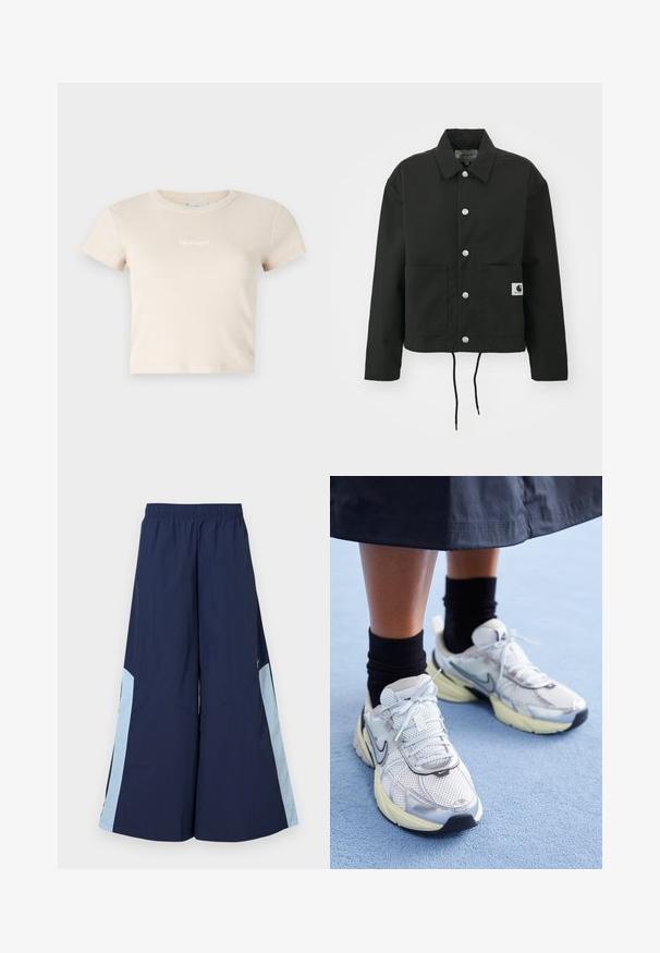 Svart kort jacka i slitstarkt tyg. Har en klassisk krage, silverfärgade tryckknappar, två framfickor och justerbar dragsko i fållen.; Beige kortärmad t-shirt i ribbat tyg med rund halsringning och korta ärmar. Inkluderar en liten kontrasterande logotyp på framsidan.; Marinblå vida byxor med elastisk midja, med ljusblå sidopaneler och en slät textur. Designade för komfort och rörlighet.; Vita och silver Nike-sneakers i mesh-material, med reflexdetaljer och en beige sula. Bärs med svarta strumpor, står på en blå yta.