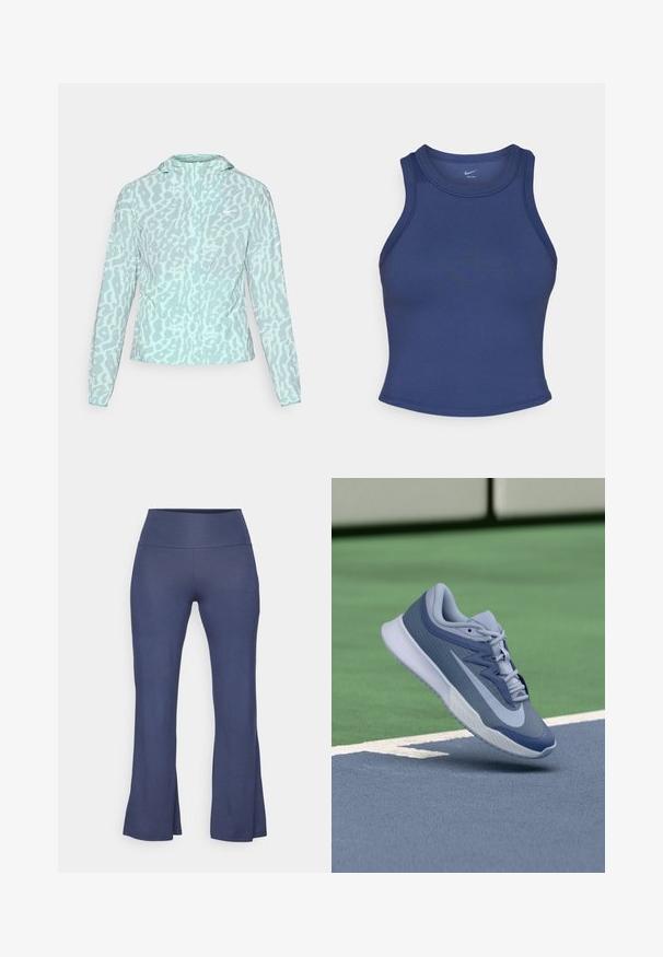 Helles blaues Jacket mit Leopardenmuster, ausgestattet mit Kapuze und langen Ärmeln, aus einem glatten, leichten Stoff gefertigt.; Dunkelblaues Sporttanktop mit figurbetontem Schnitt, rundem Halsausschnitt und glatter Textur. Verfügt über minimale Nähte und keine sichtbare Markenkennzeichnung.; Yogasearcher JAIPUR FLARE PANTS - Jogginghose - navy; Sportliche Sneaker in Hellblau und Marineblau, mit einer strukturierten Oberseite, flachen Schnürsenkeln und einer leichten weißen Sohle. Über einem Spielboden erhoben.