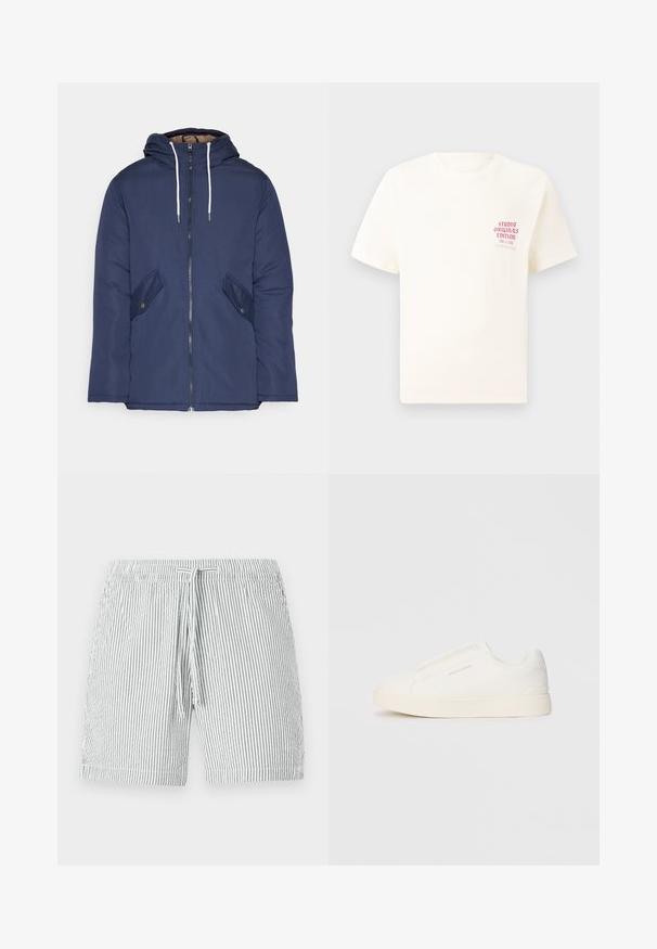 Giacca imbottita blu navy con cappuccio, dotata di zip frontale, due tasche laterali con bottoni e lacci bianchi.; T-shirt bianco a maniche corte con testo rosso "Studio Originals Edition" sul lato sinistro del petto, esposto su uno sfondo grigio neutro.; Costumi da bagno a righe grigi e bianchi, con cintura regolabile, design di lunghezza media e materiale morbido e leggero.; Sneakers bianchi slip-on con superficie texturizzata, suola spessa e design minimalista. Presentano il logo del marchio sul lato.