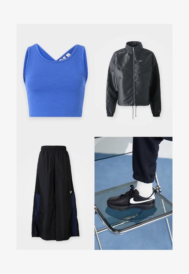 Mustat lyhyet takit, joissa on korkea kaulus, vetoketjukiinnitys, elastaanista valmistetut hihan suut ja valkoinen Nike-logo. Sileä, kiiltävä kangas, jossa on hieman tekstuuria.; Sininen lyhyt toppi, joka on valmistettu teksturoidusta materiaalista. Ominaisuuksiin kuuluu V-pääntie ja ilman hihoja oleva leikkaus, joka luo vartalonmyötäisen siluetin.; Musta leveälahkeinen housu, joka on valmistettu kevyestä kankaasta. Housuissa on tummansininen sivupaneeli ja joustava vyötärö. Alhaalla on pieni valkoinen logo.; Mustat Nike-tennarit valkoisilla yksityiskohdilla, joissa on sileä nahkapinta, nauhakiinnitys ja pyöreä varvas, aseteltuna lasituolille.