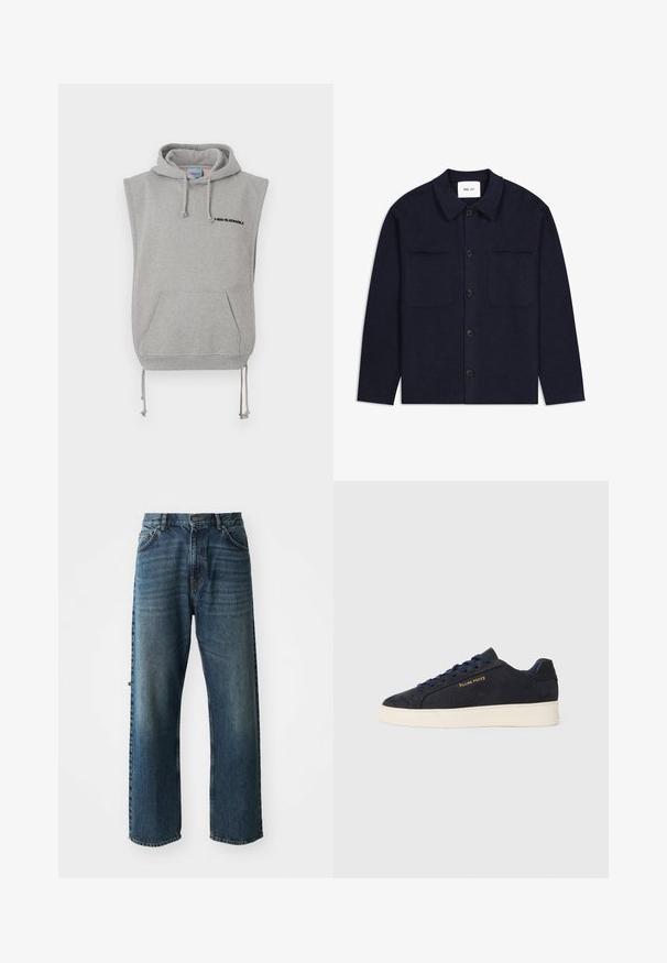 Giacca camicia in lana navy con colletto, chiusura con bottoni frontali, due tasche sul petto e maniche lunghe. Tessuto con texture e design minimale.; Felpa senza maniche grigia realizzata in tessuto misto cotone. Presenta una tasca frontale, lacci regolabili e testo stampato nero vicino al collo.; NN.07 OTIS - Jeans a sigaretta - stonewashed; Sneaker bassa in suede blu navy con suola bianca, lacci blu navy e logo "Filling Pieces" in oro sul lato.