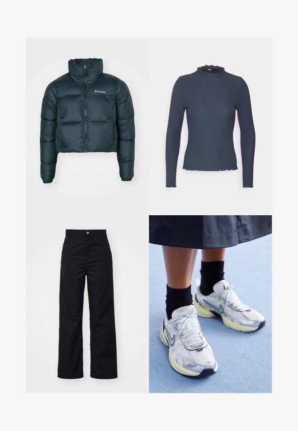 Chaqueta acolchada corta de color verde oscuro con cuello alto, cremallera completa y puños elásticos. Presenta un logo en el lado izquierdo del pecho y una textura acolchada.; Camiseta de manga larga en color navy con textura acanalada. Presenta un escote alto con un borde ondulado y un diseño de corte ajustado.; Pantalones de pierna ancha negros, hechos de una tela duradera, con cierre de botón en el frente, dos bolsillos laterales y una textura suave.; Zapatillas Nike blancas y plateadas con tejido de malla, detalles reflectantes y una suela beige. Llevadas con calcetines negros, de pie sobre una superficie azul.