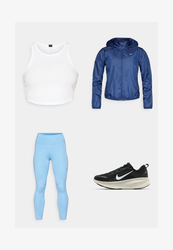 Marineblauwe waterdichte jas met een capuchon, ritssluiting, elastische manchetten en een klein wit logo op de borst. Gladde, glanzende textuur.; Wit geribbeld crop top met een ronde halslijn en brede bandjes, met een subtiele textuur en een zwart label aan de achterkant van de hals.; Lichtblauwe leggings van rekbaar materiaal. Beschikt over een hoge tailleband, een soepele textuur en gebogen naden langs de benen.; Zwarte Nike hardloopschoen met ademend mesh bovenwerk, witte swoosh-logo, gestructureerde details en een crèmekleurige ZoomX middenzool.