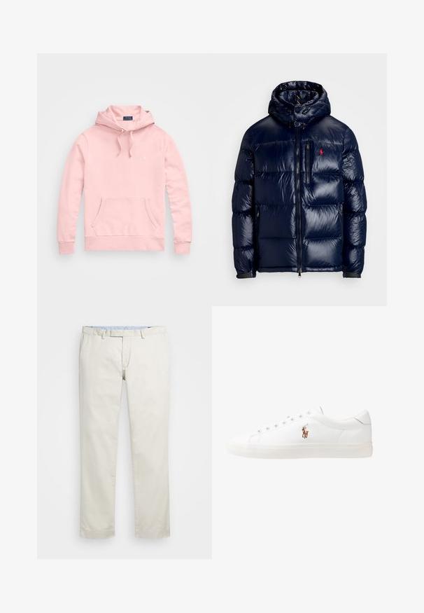 Casaco puffer azul-marinho com um acabamento brilhante, apresentando um capuz, fecho frontal com zíper e um pequeno logotipo no lado esquerdo do peito. Design acolchoado texturizado.; Polo Ralph Lauren LOOPBACK FLEECE HOODIE - Sweatshirt com capuz - adirondack rose; Chinos de algodão bege com frente plana, passantes para cinto e bolsos laterais. Design de perna reta com uma textura suave e uma sensação leve e respirável.; Sapatilhas de couro brancas, design de cano baixo, com textura suave, biqueira redonda, atacadores à frente e um pequeno logótipo bordado na lateral.