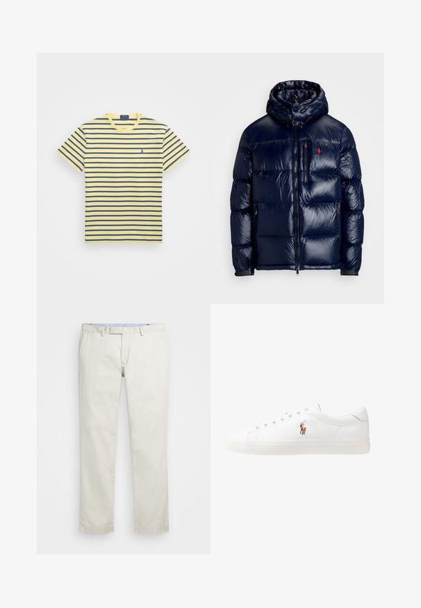 Tamno plava jakna s punjenjem i sjajnom završnom obradom, s kapuljačom, zatvaranjem na patentni zatvarač sprijeda i malim logotipom na lijevoj strani prsnog koša. Strukturno kviltani dizajn.; Žuta majica s prugama koja ima horizontalne mornarske pruge, klasičan okrugli izrez, kratke rukave i mali izvezeni logo na prsima.; Bež pamukove chinos hlače s ravnim prednjim dijelom, petljama za remen i bočnim džepovima. Dizajn ravnih nogavica s glatkom teksturom i laganim, prozračnim osjećajem.; Bijele kožne tenisice, niskog kroja, s glatkom teksturom, okruglim vrhom, vezanjem sprijeda i malim izvezenim logom sa strane.