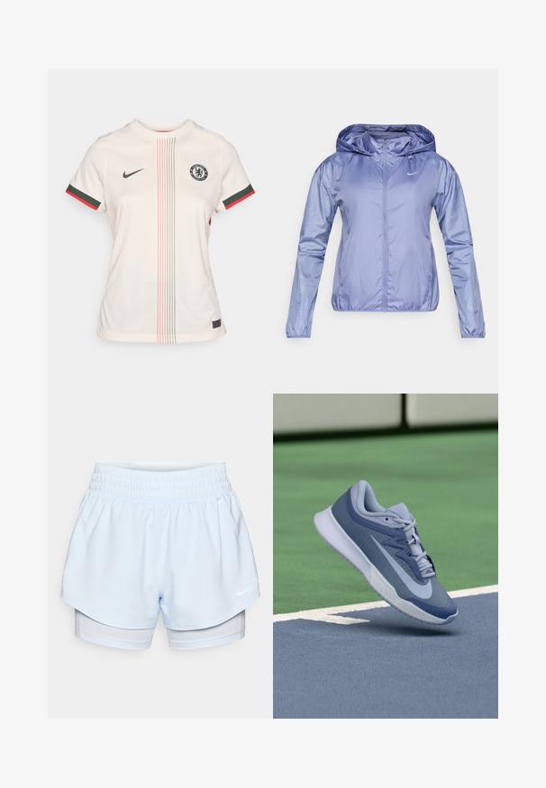 Lett, hettejakke i lys lilla, med en glatt, blank overflate. Har prikkete mønster på ermene og en glidelås foran.; Lyse kremfarget fotballdrakt med rund hals, korte ermer, Chelsea FC-logo, grønn og rød aksentstripe, og vertikale mønsterdetaljer.; Lyseblå treningsshorts med elastisk midje. Ytterlaget har kort snitt, mens innerlaget er tettsittende og laget av pustende stoff.; Sportssko i lyseblå og marineblå, med en teksturert overdel, flate lisser og en lett hvit såle. Hevet over en baneflate.