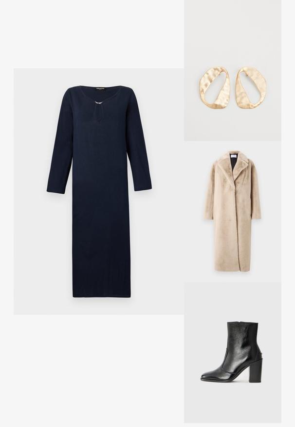 Beige Kunstfellmantel mit entspannter Silhouette, breiten Revers und langen Ärmeln. Die Oberfläche hat eine weiche, plüschige Textur und ein modernes, minimales Design.; Langes navyblaues Kleid mit einem runden Ausschnitt, dreiviertel langen Ärmeln und einem dekorativen silbernen Akzent am Hals. Hergestellt aus einem strukturierten Stoff.; Langärmliges weißes T-Shirt aus geripptem Baumwollstoff, mit rundem Ausschnitt und geradem Saum. Einfaches Design ohne Muster oder Akzente.; Schwarze Leder-Stiefelette mit glatter Textur, spitzem Fuß und klobigem hohen Absatz. Verfügt über eine seitliche Öffnung und ein minimalistisches Design.; Ein Paar unregelmäßige, oval geformte Ohrringe aus goldfarbenem Metall mit einer strukturierten, leicht gehämmerten Oberfläche auf weißem Hintergrund.