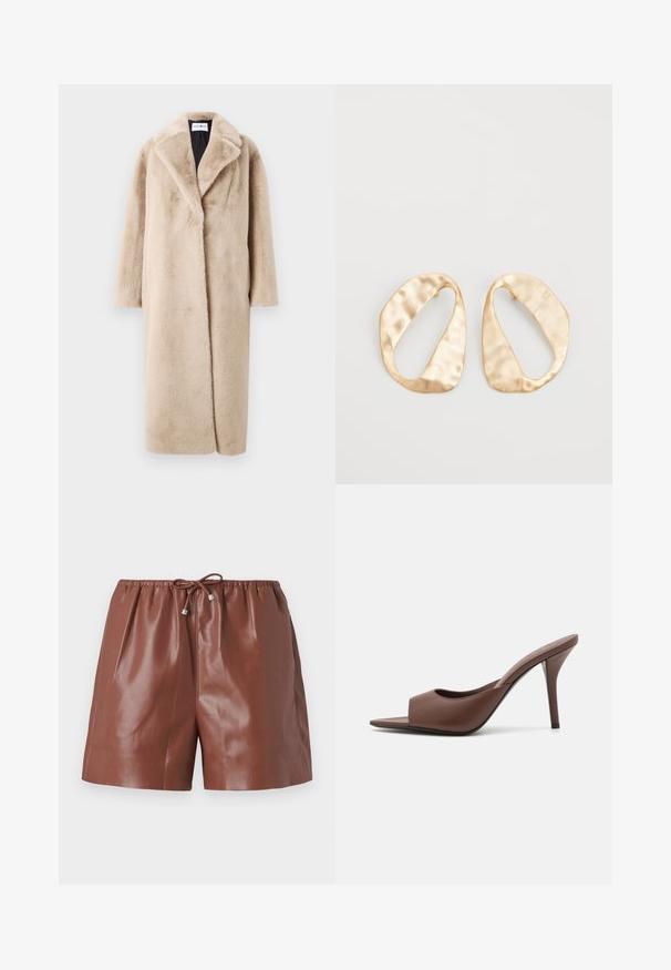 Sandy színű műszőrme kabát laza sziluettel, széles hajtókákkal és hosszú ujjakkal. A felület puha, plüss textúrájú, modern és minimalista dizájnnal.; Hosszú ujjú fehér póló bordázott pamutból, kerek nyakkivágással és egyenes szegéllyel. Egyszerű dizájn, minta vagy díszítések nélkül.; Barna bőr rövidnadrág fényes felülettel, rugalmas derékkal és állítható, fémes részletekkel ellátott megkötővel. Simább textúrájú és igényesen szabott kivitel.; Barna bőr nyitott orrú magassarkú papucs, letisztult dizájnnal, széles elülső pánttal és karcsú stiletto sarokkal.; Egy pár szabálytalan, ovális formájú, aranyszínű fém fülbevaló, enyhén kalapált felülettel, fehér háttéren.