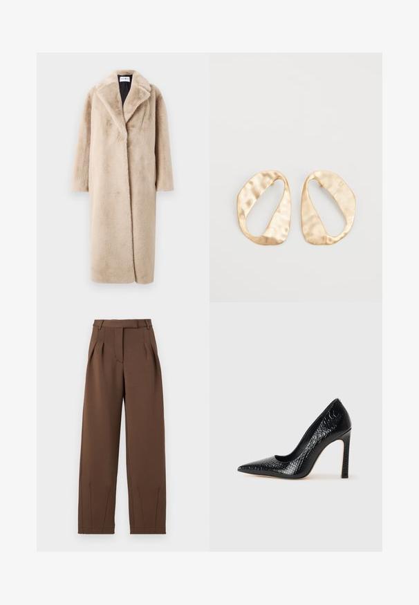 Casaco de pêlo sintético bege com uma silhueta descontraída, lapelas largas e mangas longas. A superfície tem uma textura suave e peluda e um design moderno e minimalista.; Camisola de manga longa branca feita de algodão canelado, com um decote redondo e uma bainha reta. Design simples, sem padrões ou detalhes.; Calças castanhas feitas de tecido suave, com uma cintura alta, pregas frontais e um corte relaxado. Apresenta bolsos laterais e pernas ajustadas.; Sapato de salto alto de bico fino preto com textura de pele de crocodilo, apresentando um design elegante, salto agulha alto e interior preto suave.; Par de brincos irregulares em forma oval, feitos de metal dourado, com uma superfície texturizada e ligeiramente martelada, sobre um fundo branco.