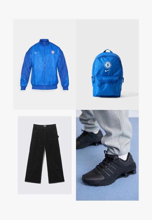 Blauwe sportjack met ritssluiting, voorzien van het Nike-logo, het Chelsea FC leeuwenkreuk en een herhaald "LONDON" tekstpatroon op de voorkant en mouwen.; Witte katoenen t-shirt met korte mouwen en ronde hals, voorzien van een klein gouden logo op de linkerkant van de borst. Zachte textuur en een normale pasvorm.; Zwarte corduroy broek met wijde pijpen, grote zijzakken en ceintuurlussen, voorzien van een knoop- en ritssluiting.; Persoon in zwarte Nike Shox sneakers en een grijze joggingbroek staand op een lichtblauw tapijt.; Blauwe rugzak van stevig materiaal, met een voorvak met ritssluiting, Chelsea FC-logo en Nike-branding in wit. Ronde vorm met verstelbare bandjes.