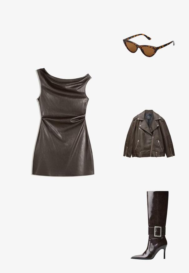 Braune Kunstleder-Bikerjacke mit breiten Revers, silbernen Reißverschlüssen an Taschen und Ärmeln sowie verstellbaren Gürtelschlaufen am Saum.; Dunkelbraunes ärmelloses Kleid aus glattem Kunstleder, mit einem drapierten Ausschnitt und einer figurbetonten Silhouette mit einem angularen Saum.; Dunkelbraune knöchelhohe Lederstiefel mit spitzer Spitze, Stiletto-Absatz und breitem Riemen mit großer rechteckiger silberner Schnalle.; Katzenaugen-Sonnenbrille mit einem schwarz-orangenen Schildpattrahmen, braunen Gläsern und schlanken, spitzen Enden. Verfügt über ein minimalistisches Logo am Bügel.; Die goldene Handtasche verfügt über einen strukturierten Stoff mit runden, metallischen Nieten, einem dreieckigen Logoschild und einem Kettenriemen mit runden Metallösen.