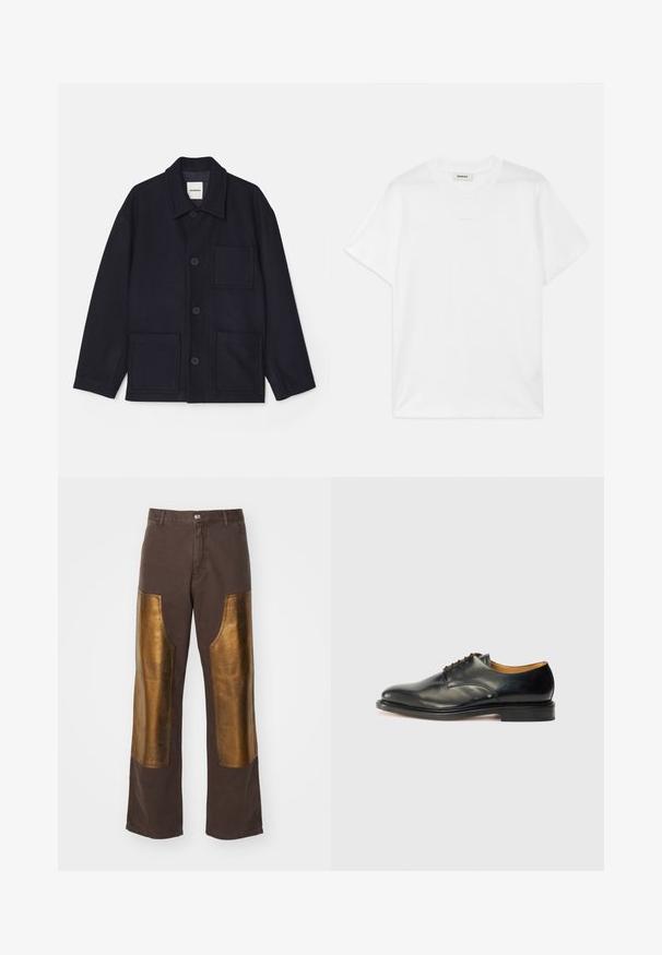 Námořnická modrá bunda vyrobená z vlněné směsi s límcem, předním zapínáním na knoflíky a dvěma předními kapsami. Hladká textura a jednoduchý design.; Bílý bavlněný tričko s kulatým výstřihem, krátkými rukávy a jemným logem potisknutým na přední straně. Hladká textura a jednoduchý design.; Hnědé kalhoty se velkými zlatými metalickými nášivkami vpředu. Rovné nohavice s knoflíkovým zapínáním a standardními kapsami.; Černé kožené společenské boty s hladkým povrchem, kulatou špičkou a minimálním šněrováním. Mají decentní design a nízkou, pevnou gumovou podrážku.