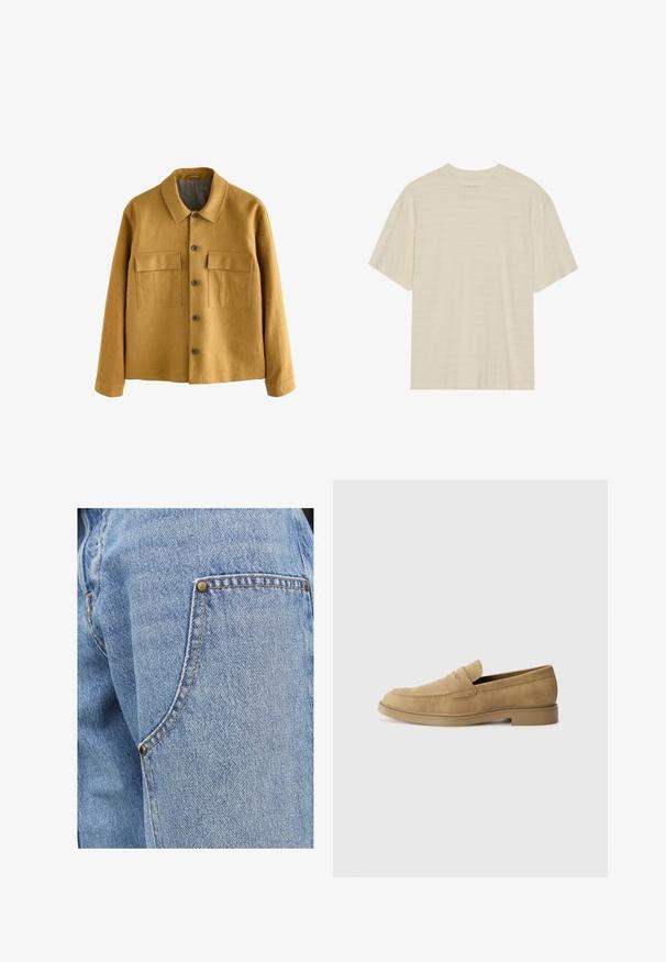 Mustár sárga dzseki texturált anyagból, rövid gallérral, elöl gombos záródással és két mellzsebbel, amelynek fedéllel van ellátva.; Krém színű, rövid ujjú póló, finom csíkozott textúrával és kerek nyakkivágással, könnyű anyagból készült.; Világoskék denim farmer, kontrasztos varrással, elülső zsebbel, amelyet fém szegecsek díszítenek, valamint puha, texturált felülettel rendelkezik.; Barna suede loafer cipők lekerekített orral, alacsony blokksarkú, és varrott részletezéssel a felső részen. Simító textúra és minimalista kialakítás.