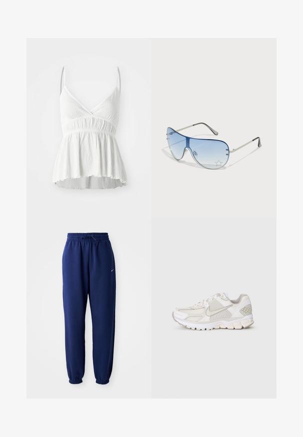 Wit fleece jack met hoge kraag, volledige ritssluiting en een borstzak. Zachte textuur en casual ontwerp.; Witte mouwloze top met een V-halslijn, textuurstof en gathered taille. Kenmerkt een uitlopende zoom en dunne verstelbare bandjes.; Marineblauwe joggingbroek van zachte stof, met een elastische tailleband met trekkoord, elastische boorden en een klein wit logo.; Witte sportieve schoen van mesh en synthetische materialen. Kenmerkt zich door een gestructureerd ontwerp, een gewatteerde kraag en geometrische accenten op de hiel.; Aviator zonnebril met een gradient blauwe lens, zilveren metalen frame en decoratieve sterrenaccenten op de lens. Glad en strak ontwerp.