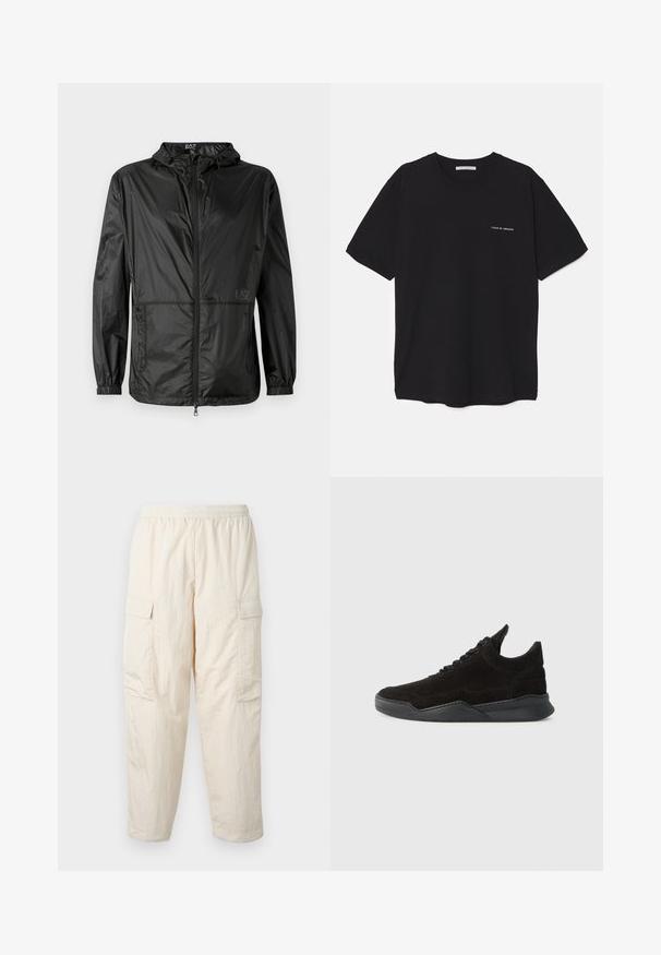 Casaco leve preto com capuz, apresentando um fecho frontal completo, punhos elásticos e uma textura lisa e brilhante. Logotipo impresso na frente.; T-shirt preta de algodão com gola redonda, mangas curtas e impressão de logó tipo branca no lado esquerdo do peito. Design simples, de cor sólida.; Calças de carregamento bege com uma cinta elástica, apresentando dois bolsos laterais e um tecido suave e leve. Textura amarrotada.; Sapatilha de camurça preta com um perfil baixo, parte superior texturizada, atacadores planos e uma sola de borracha sólida com um ligeiro salto e design curvo.