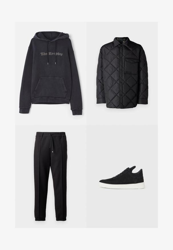 Svart quiltet jakke med diamantmønster, lange ermer, krage og brystlomme. Glatt tekstur og trykknapplukking.; Mørk grå hettegenser med frontlomme, snor og teksten "The Keepers" i lyse utsmykninger. Mykt, teksturert stoff.; Sorte bukser med liv, snor og elastiske mansjetter. Har plisséer og et glatt, teksturert stoff.; Sorte semskede sneakers med hvit gummisåle, med tonale sømmer og snøring. Glatt tekstur med en moderne, strømlinjeformet form.