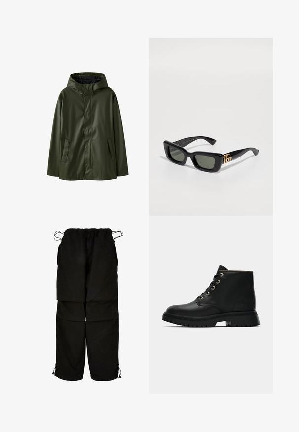 Zelená nepravidelná dešťová bunda s kapucí, patentními knoflíky a bočními kapsami; hladká textura a uvolněný střih.; Bílý krátký rukáv tričko s kulatým výstřihem, vyrobené z bavlny, s přiléhavým střihem a černou značkovou nálepkou uvnitř límce.; Černé kalhoty vyrobené z lehkého materiálu, s nastavitelným pasem a šňůrkovými lemy. Navrženy v volném, oversized střihu a s několika kapsami.; Černá kožená kotníková bota s kulatou špičkou, zlatými očky a strukturovanou podrážkou. Obsahuje polstrovaný límec a výrazné logo na boku.; Černé obdélníkové sluneční brýle s tmavě zelenými skly, na boku se třpytivým zlatým logem. Hladký plastový rám s odvážným designem.